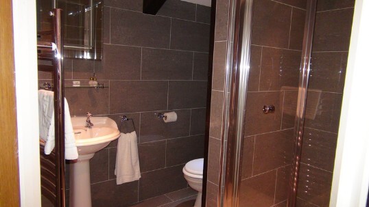 Wedding Venues Wales - Theatre Loft en-suite's bathroom